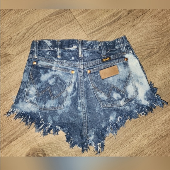 Wrangler Pants - Wrangler Bleached/Distressed Shorts